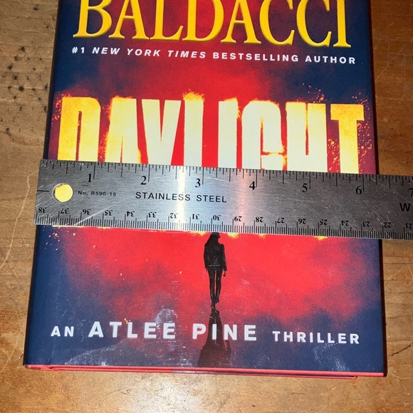 David Baldacci 'Daylight' Hardcover Book - Picture 14 of 15